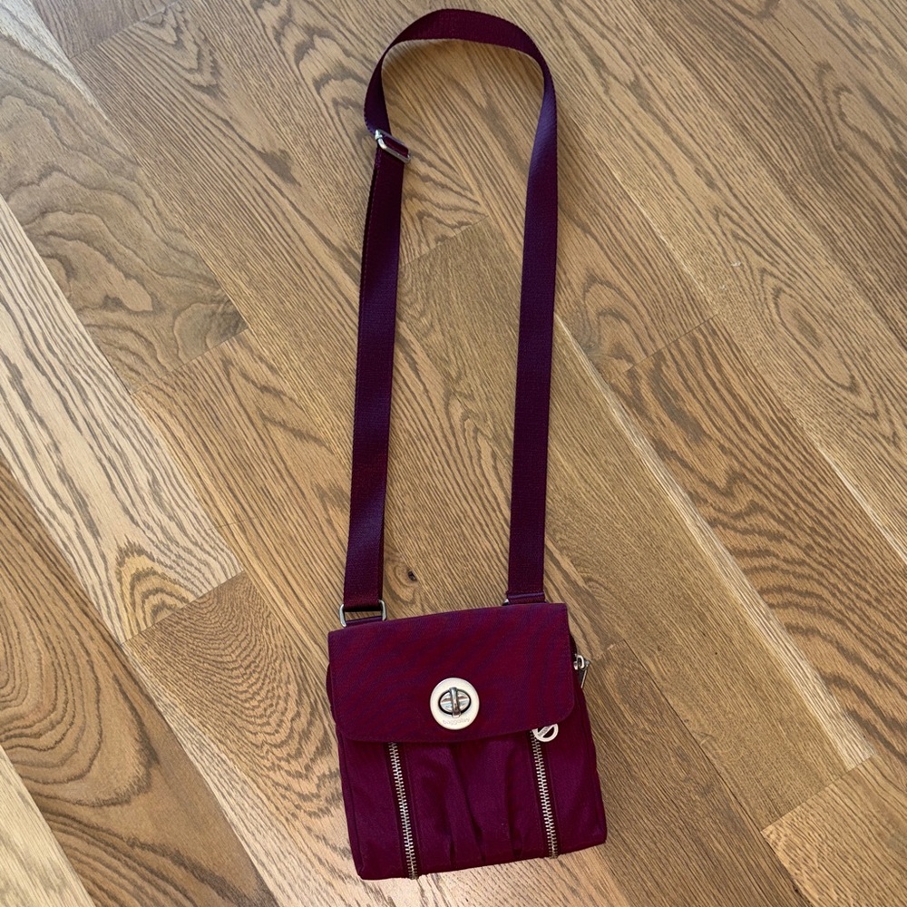 Baggallini TOKYO Mini Turnlock Crossbody Bag